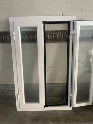 Ventana de aluminio blanca