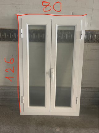 Ventana de aluminio blanca
