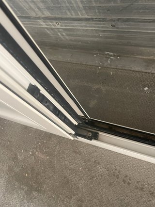 Ventana de aluminio blanca