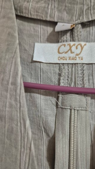 Traje pantalón ancho y top anudado