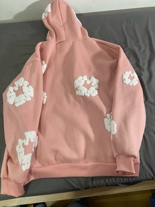 Sudadera Denim Tears Rosa con Estampado Blanco