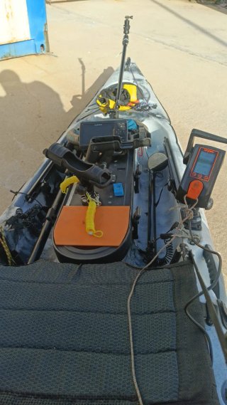 Kayak pesca Galaxy Marlin 438 + motor y accesorios