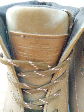 Botas de montaña cuero Nobuck Camel, GOODYEAR.