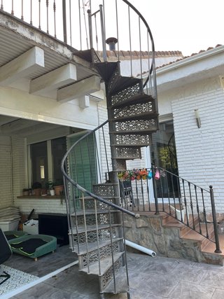 Escalera de caracol forja exterior Se regala
