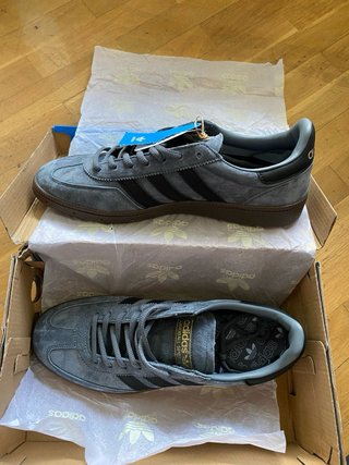 Zapatillas Adidas Spezials Grises y Doradas