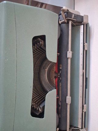 Máquina de escribir Olivetti Lettera 32