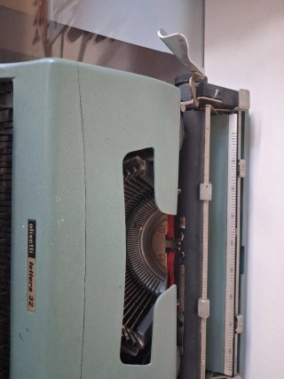 Máquina de escribir Olivetti Lettera 32