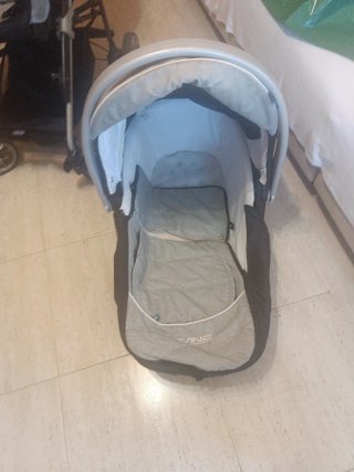 Carrito de bebé, capazo y accesorios