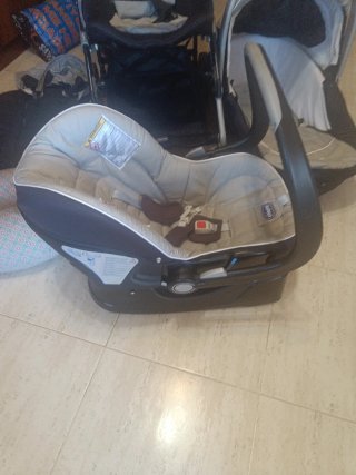 Carrito de bebé, capazo y accesorios