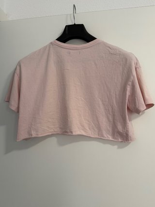 Camiseta Bershka rosa crop top