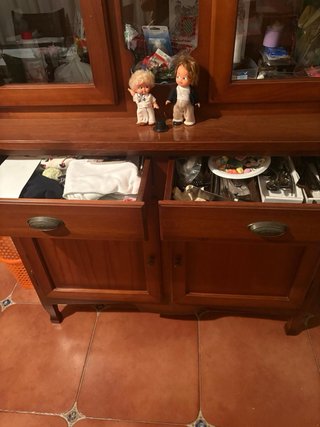 Vitrina de madera y cristal