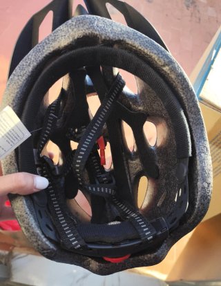 Casco de bici azul y negro