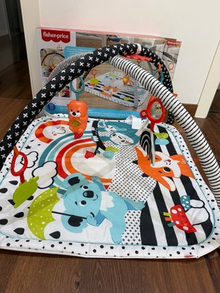 Tapete de juegos Fisher-Price con arcos
