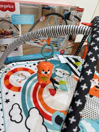 Tapete de juegos Fisher-Price con arcos