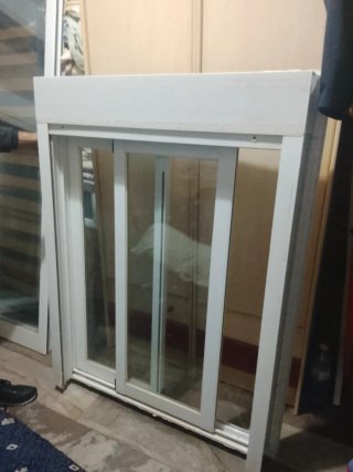 Vendo 3 ventanas de diferentes tamaños