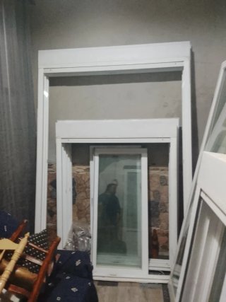 Vendo 3 ventanas de diferentes tamaños