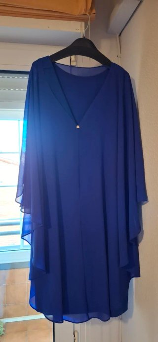 Elegante vestido azul para fiesta o bodas