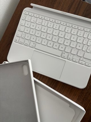 Fondina con tastiera Magic Keyboard per iPad 10ª Gen