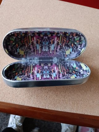 Funda de gafas Custo Barcelona plateada