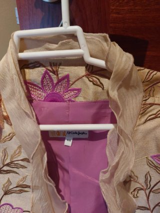 Traje de fiesta El corte inglés beige y morado