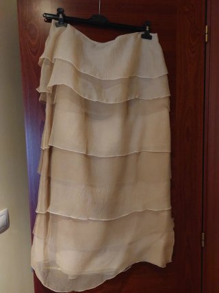 Traje de fiesta El corte inglés beige y morado