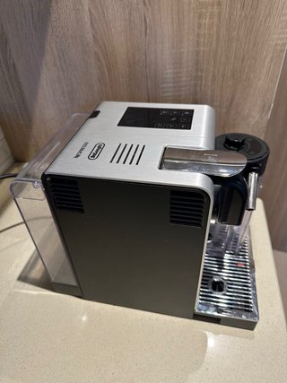 Cafetera Nespresso Lattissima Pro DeLonghi