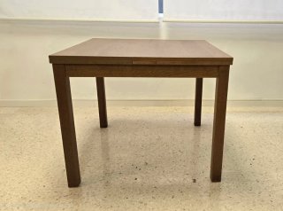 Mesa extensible cuadrada de madera