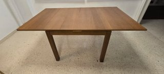 Mesa extensible cuadrada de madera
