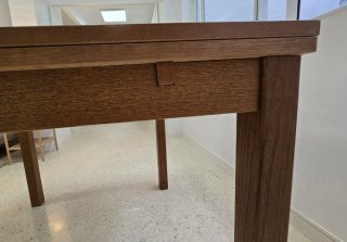 Mesa extensible cuadrada de madera