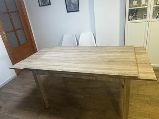 Mesa extensible de comedor madera clara