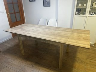 Mesa extensible de comedor madera clara