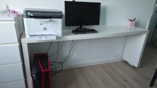 Escritorio o mesa para cama madera
