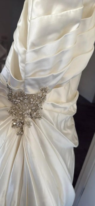 Vestido de Novia color Champagne Encaje. Talla 38