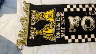 Bufanda de fútbol Juventus Retro Negra y Dorada