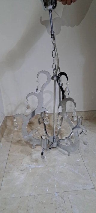 Lámpara colgante de metal y cristal 50€