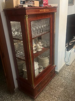 Vitrina Clásica Madera y Cristal