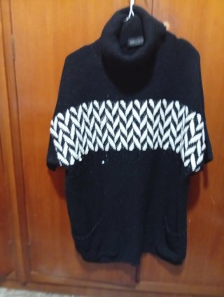 Jersey Negro Cuello Alto Diseño Zigzag
