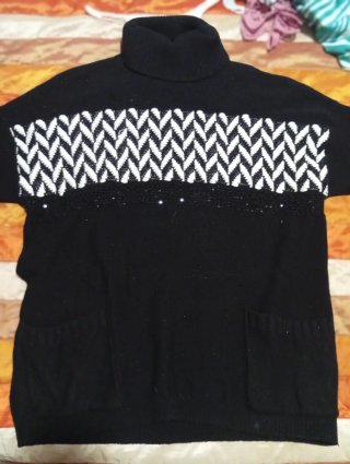 Jersey Negro Cuello Alto Diseño Zigzag