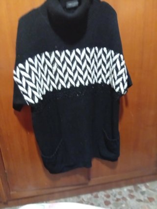 Jersey Negro Cuello Alto Diseño Zigzag