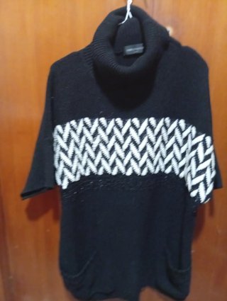 Jersey Negro Cuello Alto Diseño Zigzag