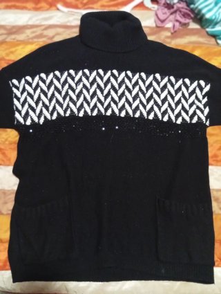 Jersey Negro Cuello Alto Diseño Zigzag