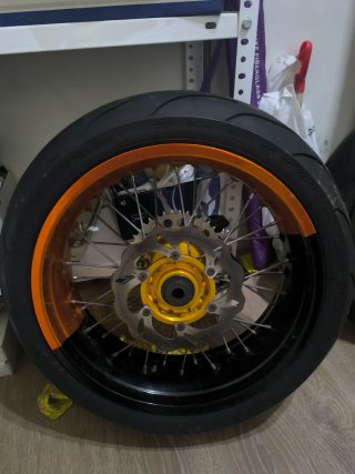 Kit Supermotard, llantas naranja y negras