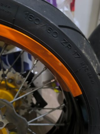 Kit Supermotard, llantas naranja y negras