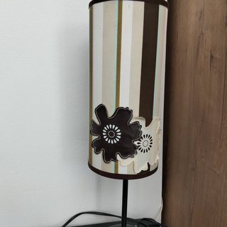 Mesita auxiliar plegable madera + Lámpara floral