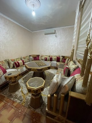 Salón Marroquí: Sofá, Mesa y Cojines