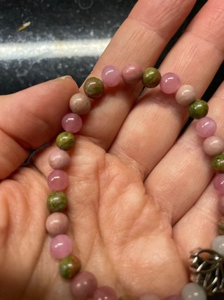 Pulsera de piedras naturales con flor