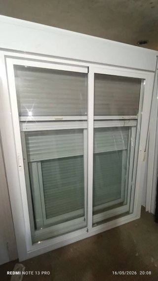 Ventana balconera aluminio con mosquitero