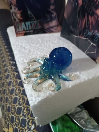Pulpo decorativo azul y dorado adornos
