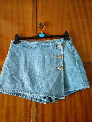 Conjunto Top Blanco y Falda/Shorts de Zara