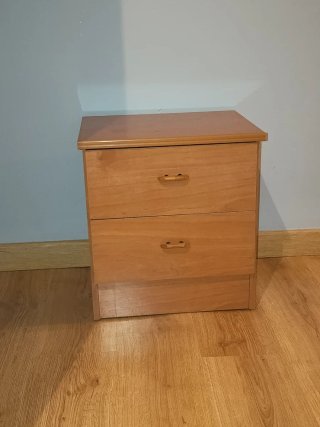 Mesita de noche de madera